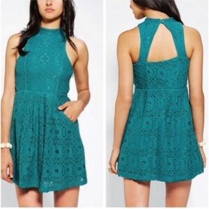 Kimchi Blue Women’s Jackie High Neck Lace Dress Teal Size 2